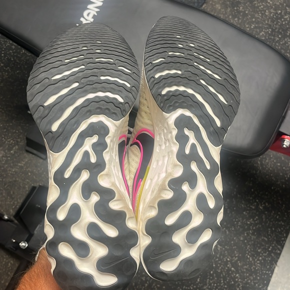 Nike men’s flyknit - Picture 4 of 4